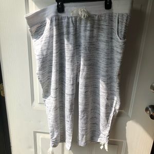 Bobbie Brooks Stretchy Capris